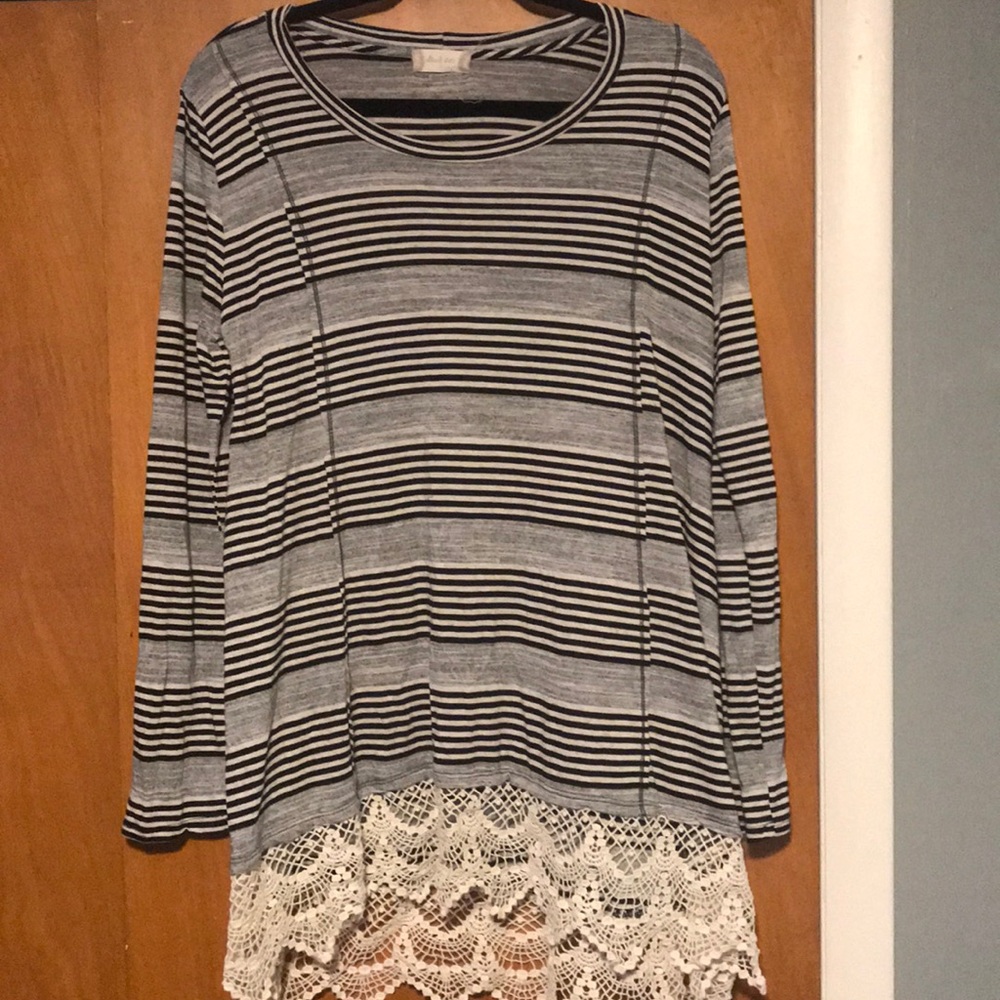 Long sleeved stripped blouse with lace
